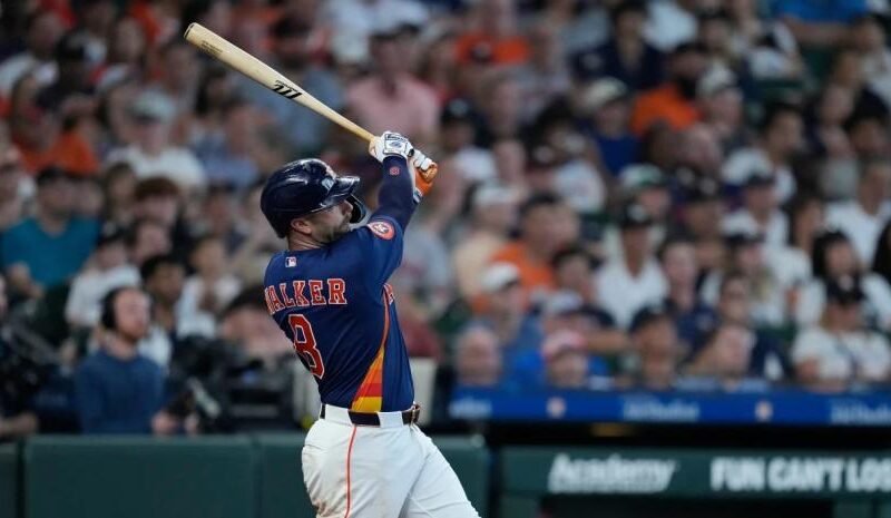 Astros castigan a Luis Gil y culminan con racha ganadora de Yankees