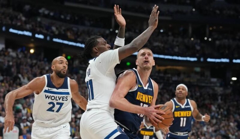 Jokic logra un triple-doble y los Nuggets evitan la eliminación ante T-Wolves