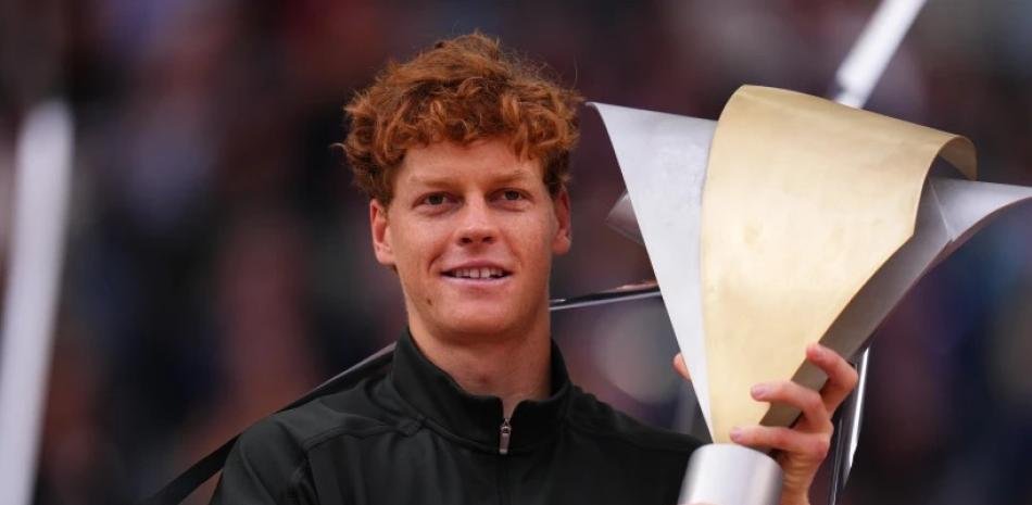Sinner gana su quinto Masters consecutivo al aplastar a Zverev en la final de Madrid