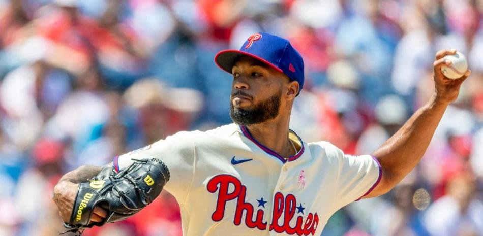 Schwarber da 2 jonrones, Sánchez lanza bien y los Filis tienen 10-3 bajo dirección de Mattingly