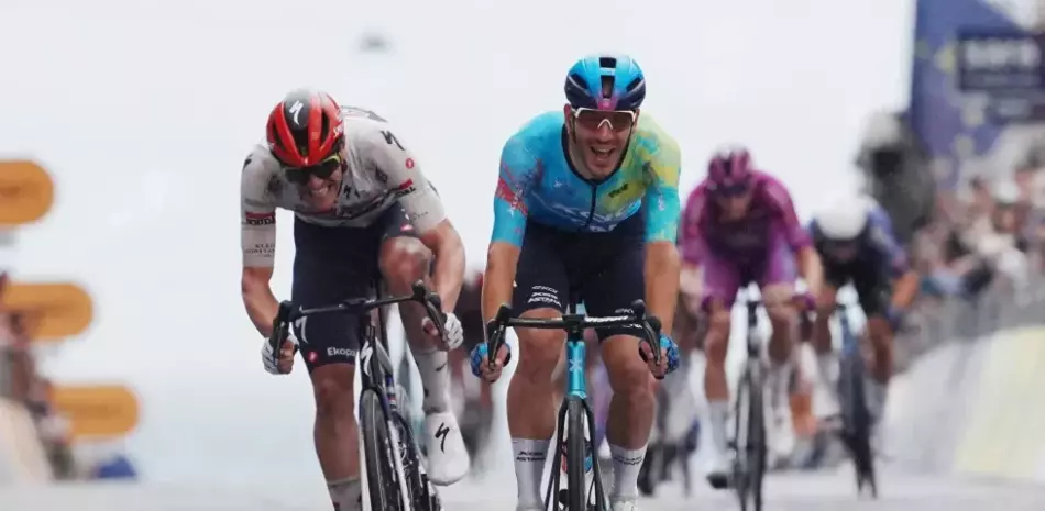 Ballerini esquiva caída y logra primera victoria de etapa en el Giro de Italia