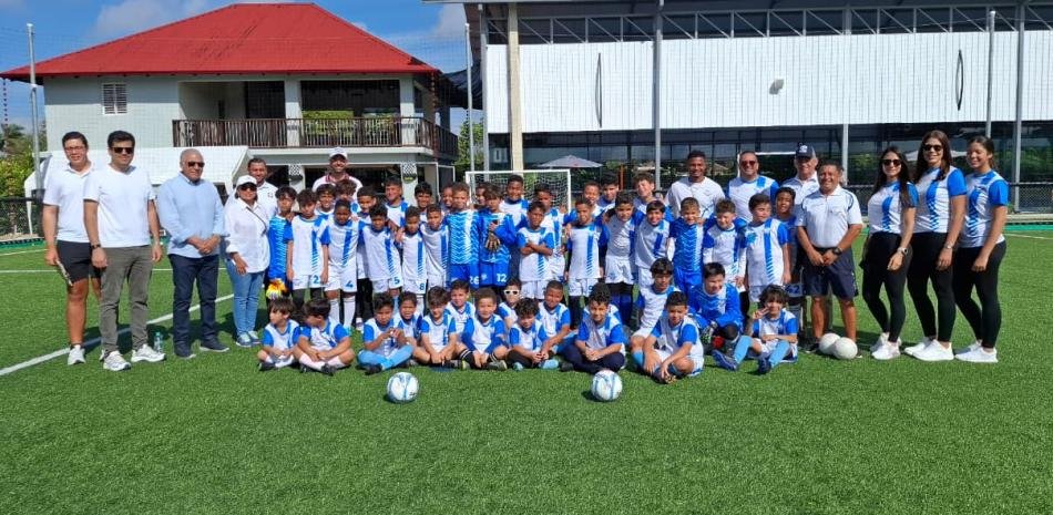Con 300 niños inauguran en Moca primera edición de Estancia Nueva Fútbol Academy Cup
