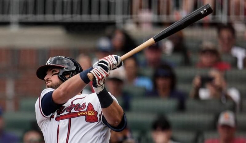 Riley jonronea y los Bravos ganan serie ante Medias Rojas