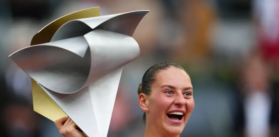 Svitolina y Kostyuk alzan trofeos en las canchas de tenis por la Ucrania devastada