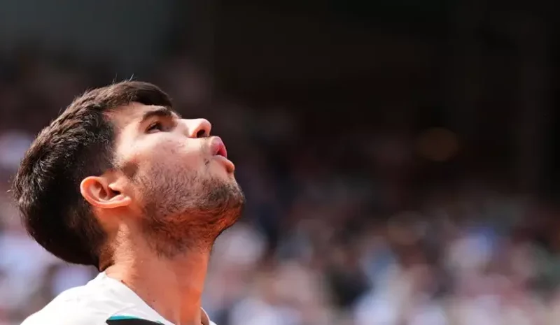 Carlos Alcaraz no competirá en Wimbledon por lesión en la muñeca derecha