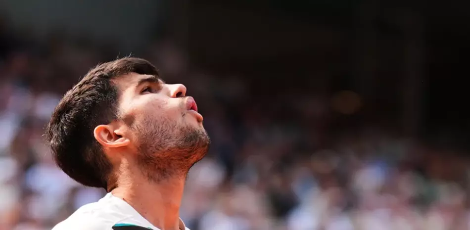 Carlos Alcaraz no competirá en Wimbledon por lesión en la muñeca derecha