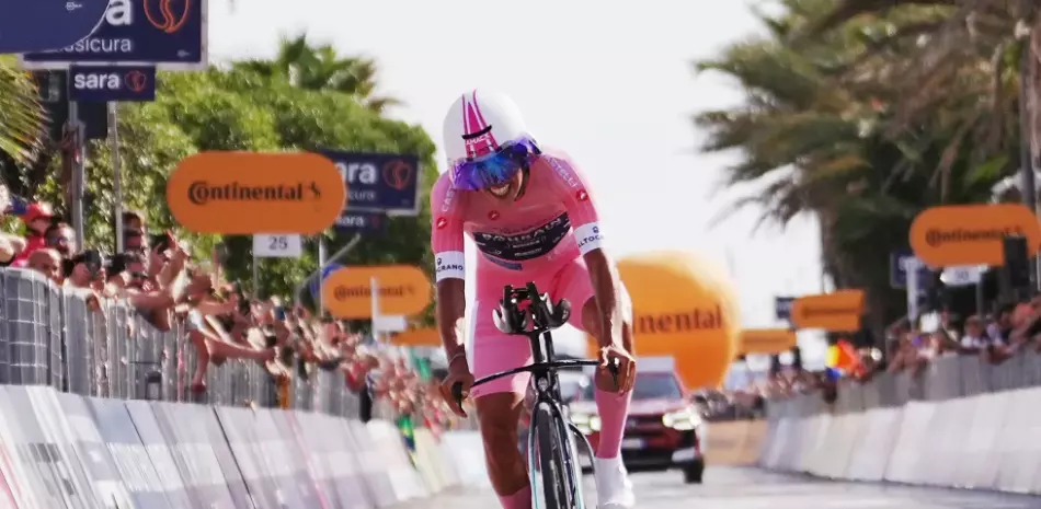 Eulálio desafía pronósticos y mantiene liderato del Giro de Italia