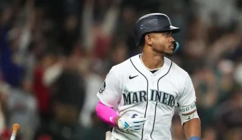 Julio Rodríguez da H4, pero un sencillo de Salvador con las bases llenas pudo más KC