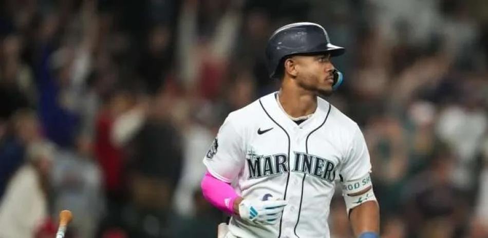 Julio Rodríguez da H4, pero un sencillo de Salvador con las bases llenas pudo más KC