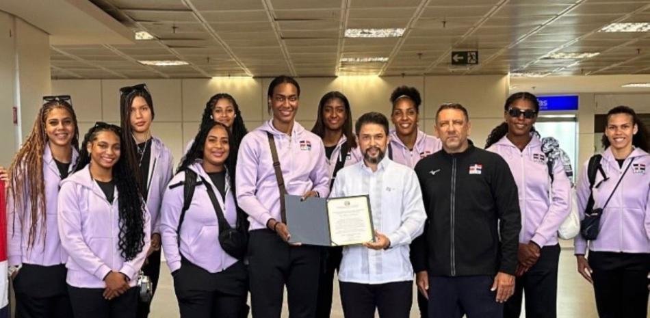 Embajador de República Dominicana en Brasil recibe a Reinas del Caribe