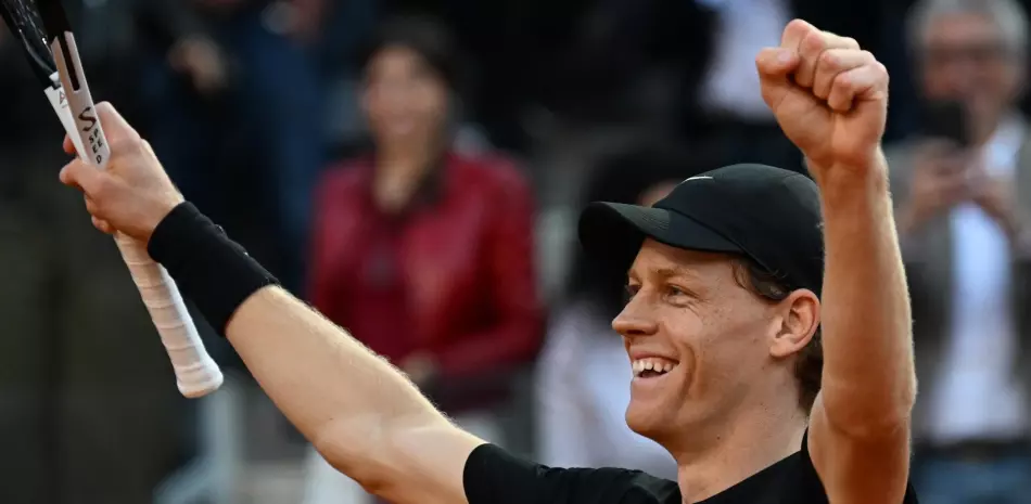 Jannik Sinner vuelve a entrenar tras descartar problemas médicos serios