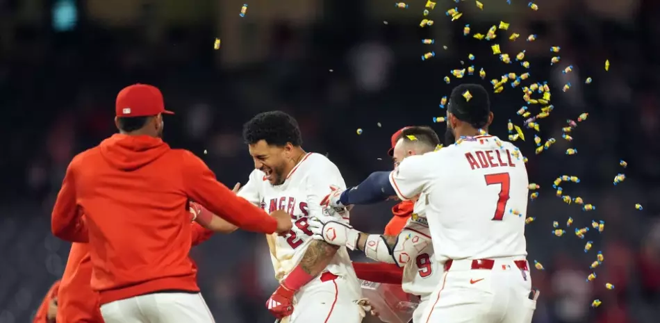 José Siri conecta sencillo decisivo, Angelinos triunfan 3-2 sobre Astros en 10 innings