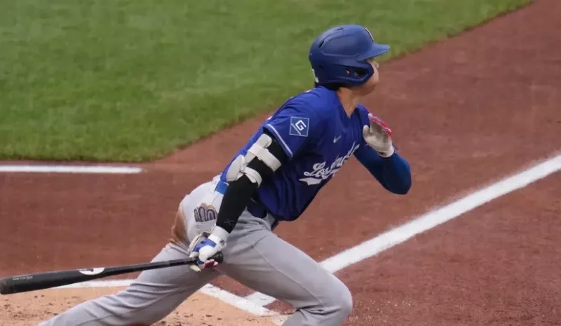 Ohtani da cuadrangular, pero sale por inflamación en el triunfo de Dodgers ante Piratas