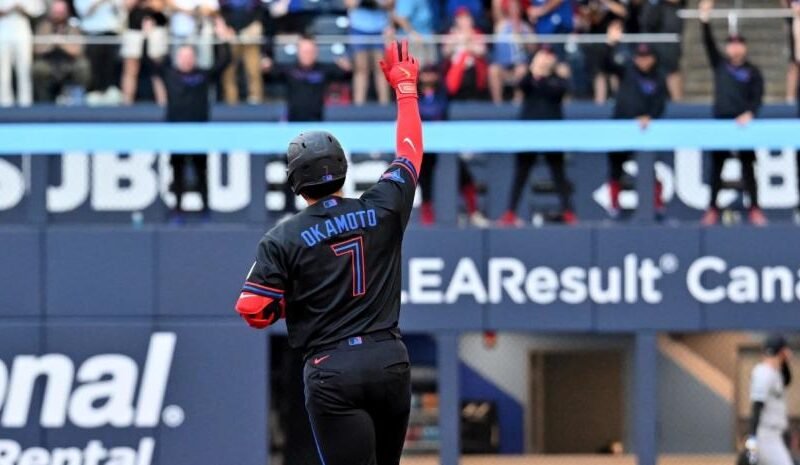 Okamoto y Springer jonronean y los Azulejos se imponen a los Yankees
