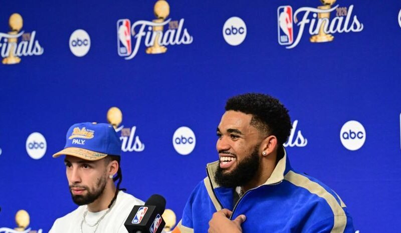 KAT y Alvarado, los rostros latinos del anillo de los Knicks