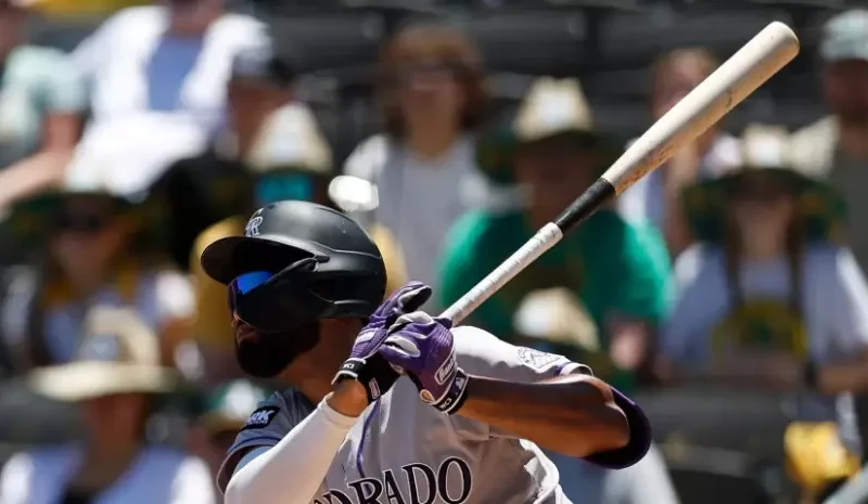 Rockies, con dos jonrones de Willi Castro, fijan récord de carreras en triunfo 23-9 ante Atléticos
